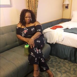 Meet your Posher, Dedenise